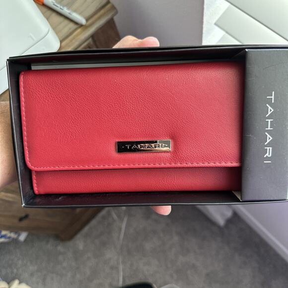 Red Women's TAHARI Wallet w Gift Box Trifold RFID PROTECTION MSRP $60 New NWT - Picture 1 of 5